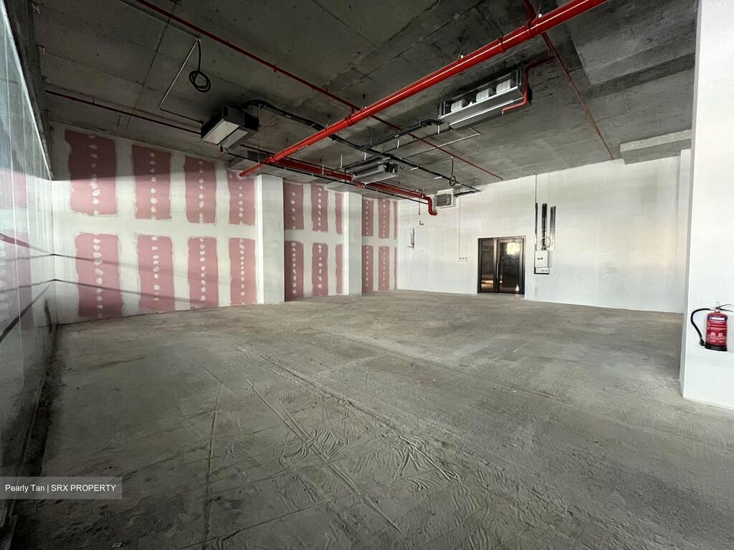 Middle Road (D7), Retail #522853221